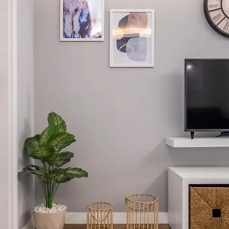 Apartment Artistically Designed 1br Flat With Ac In Cihangir *
