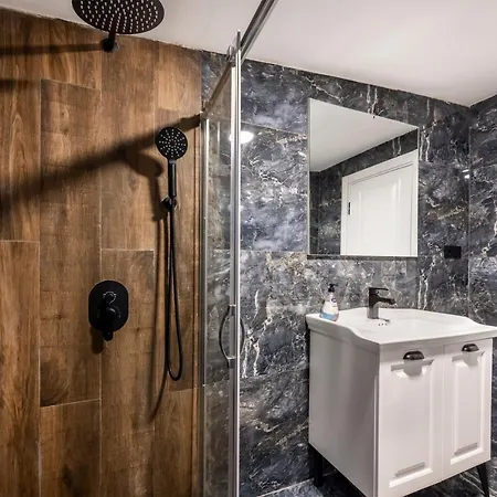 Artistically Designed 1br Flat With Ac In Cihangir Appartement Istanboel