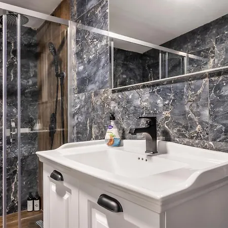 Διαμέρισμα Artistically Designed 1br Flat With Ac In Cihangir